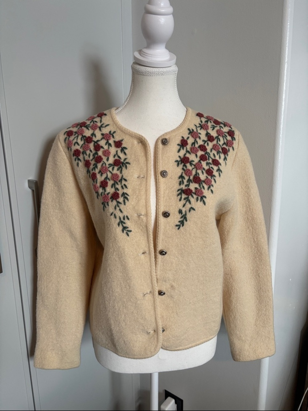 Deans of Scotland Wool Cream Floral Embroidered Button-Front Cardigan
